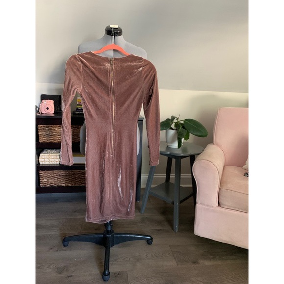 Windsor Velour Deep Plunge Scrunch Dress - Picture 2 of 5